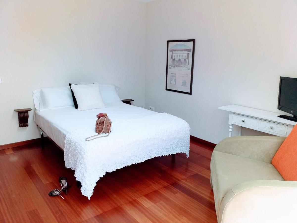 Large Apartment With Large And Sunny Terrace - Garden & Outdoor Gym , Alicante Center المظهر الخارجي الصورة