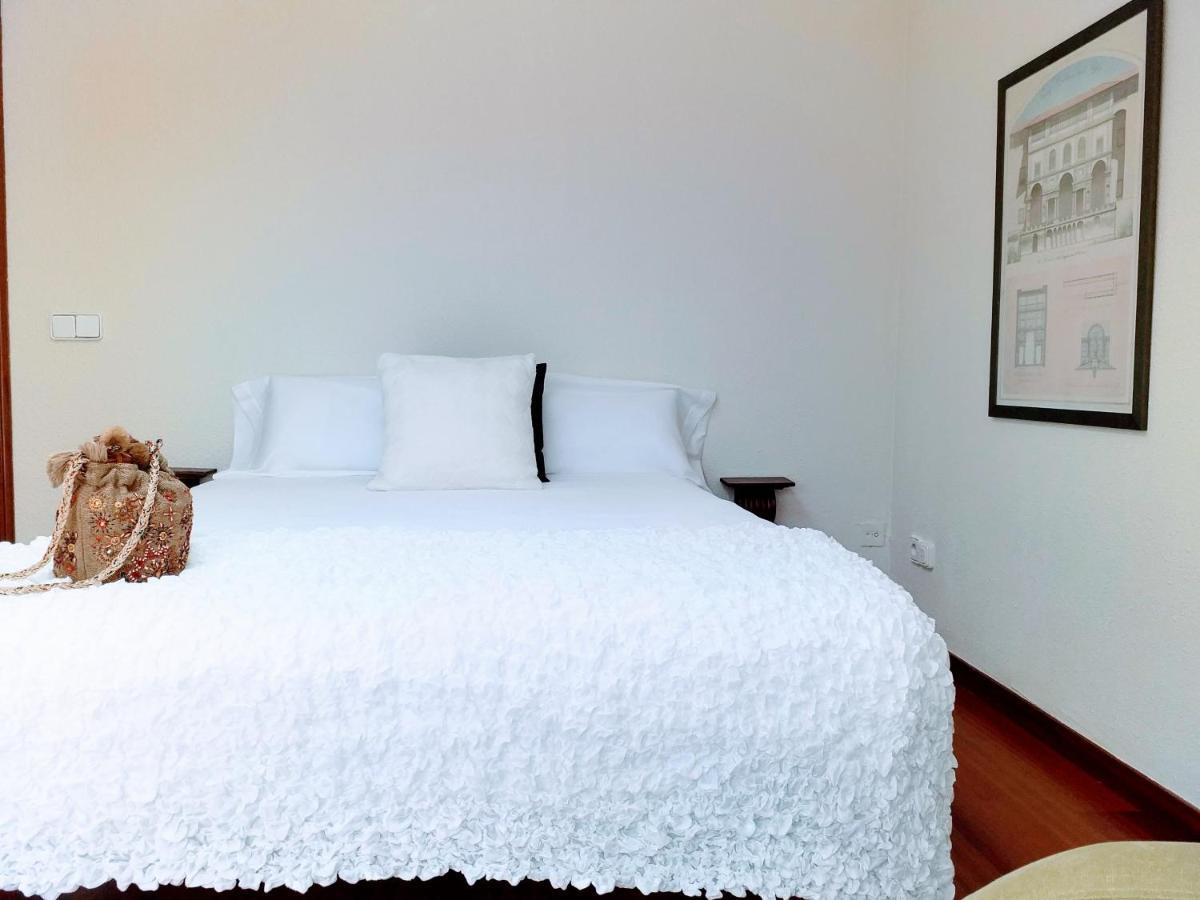 Large Apartment With Large And Sunny Terrace - Garden & Outdoor Gym , Alicante Center المظهر الخارجي الصورة